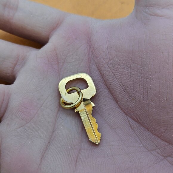 LV Key  #309 - Picture 2 of 4